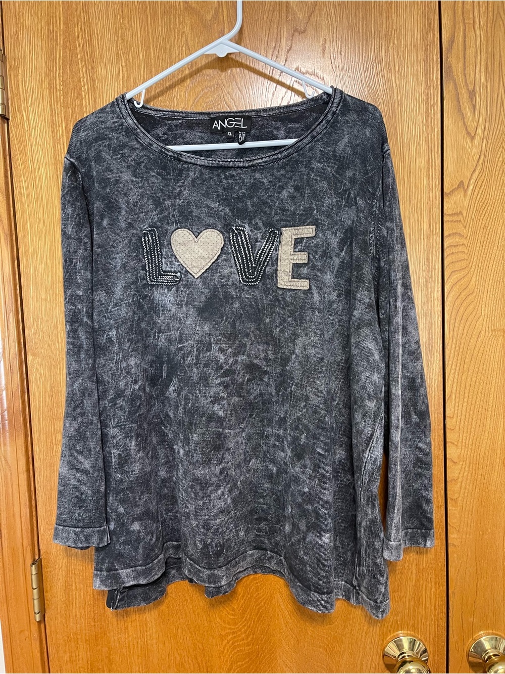 Angel women’s Black Vintage-Wash 'LOVE' Long-Sleeve Top